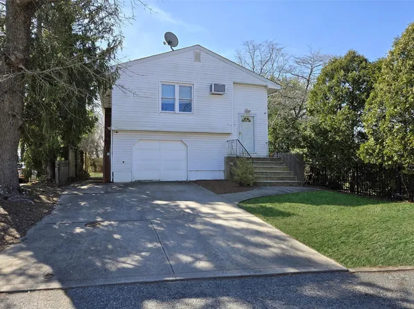 14 Uhl Street, Lake Ronkonkoma, NY 11779