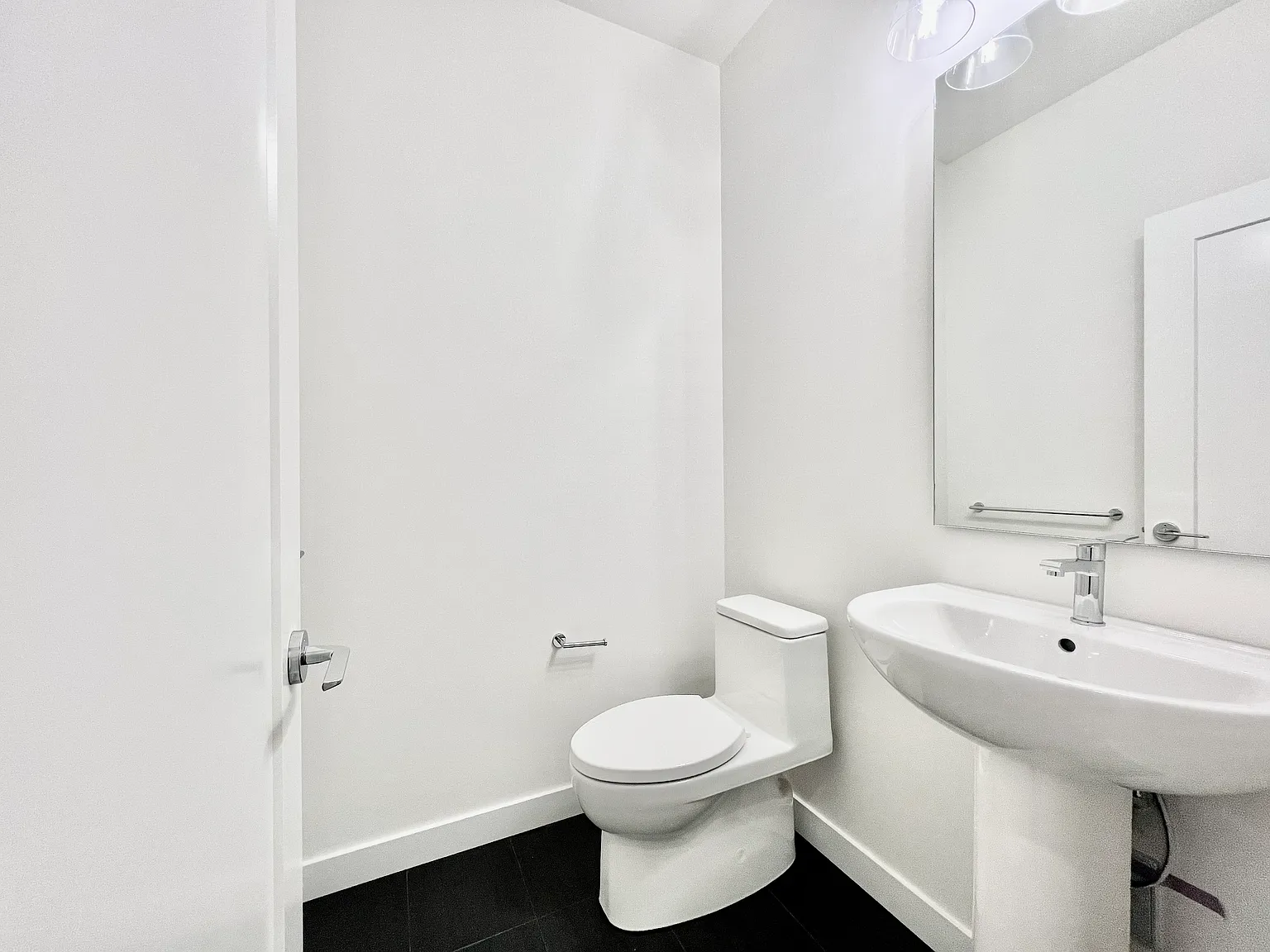 3 bed, 2.5 bath, 1333 sqft, $3,400 — Photo 3