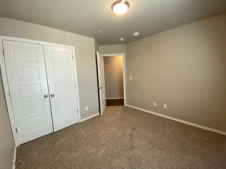 749 SW 14th St — Photo 19