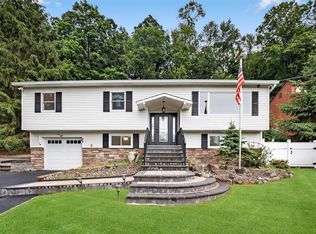 12 Valley Ln, Garrison, NY 10524