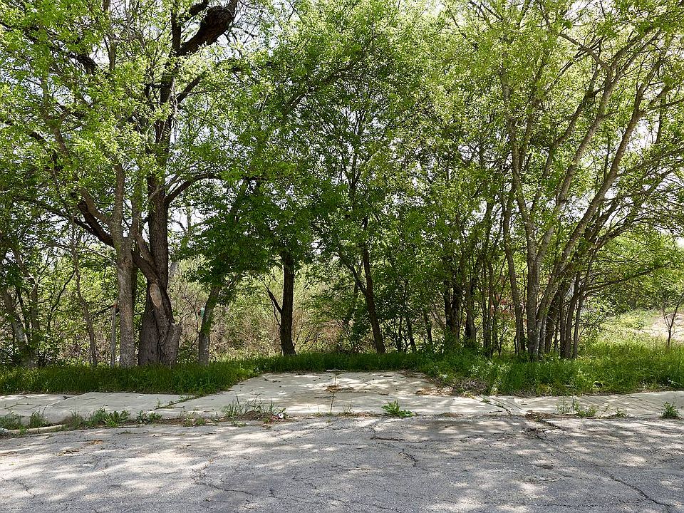 1st image of 2418 McNutt Dr