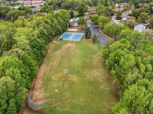 9 Druid Hill Ct, Simpsonville, SC 29681