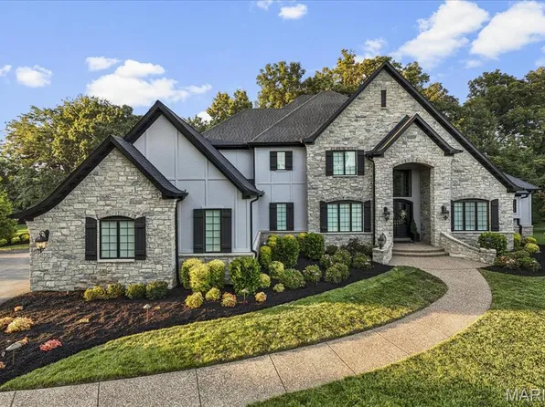 17283 Courtyard Mill Ln, Chesterfield, MO 63005