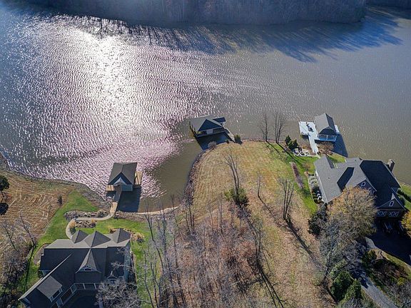 3rd image of 20 Stillwater Dr