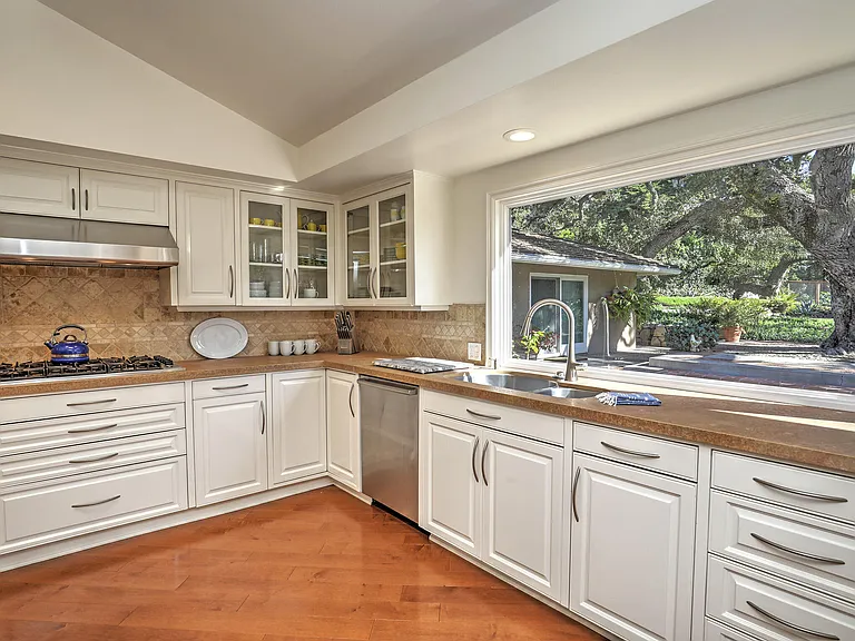 1694 San Leandro Ln — Photo 14