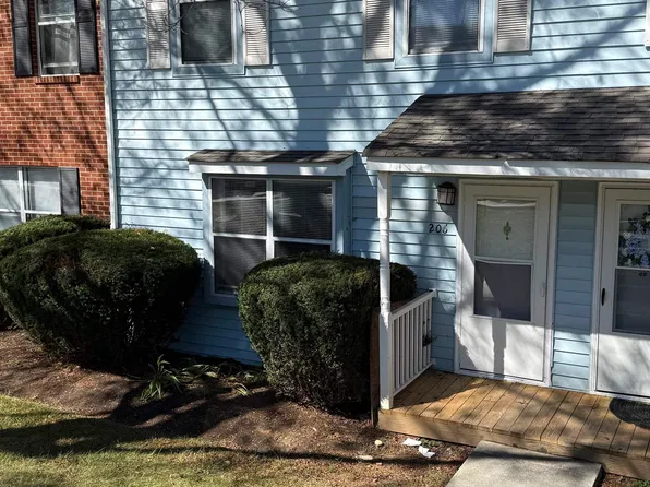 206 Pheasant Run Dr, Blacksburg, VA 24060