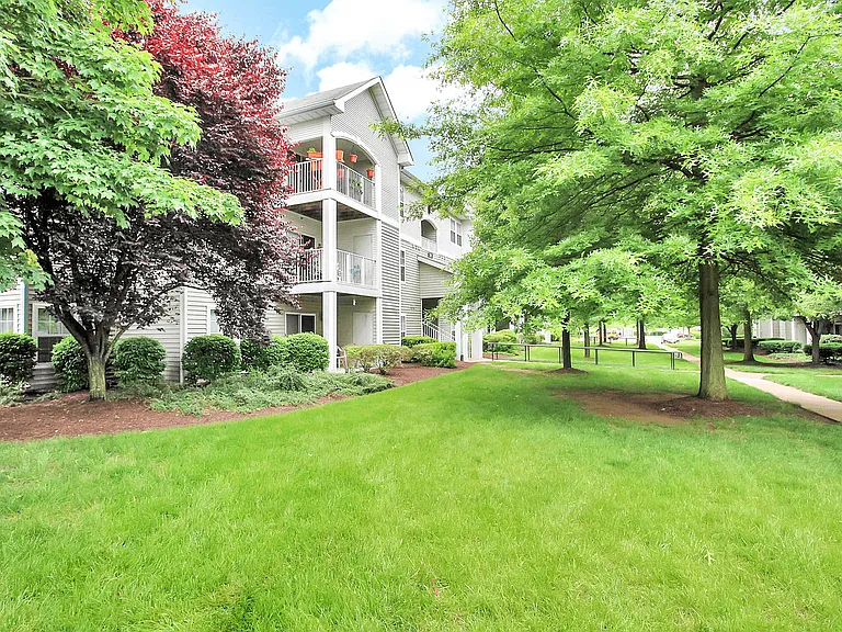 Highland Commons Apartments — Photo 10