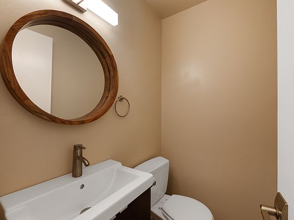 4th image of 1323 N Sunflower Cir