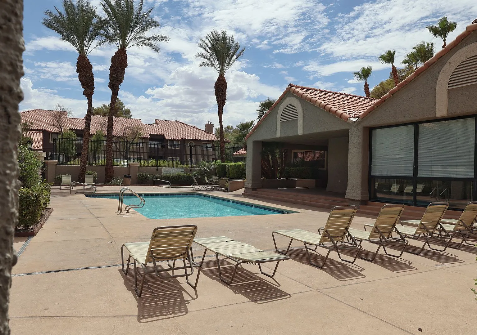 Welcome to easy Las Vegas living in this charming single-story condominium! — Photo 3