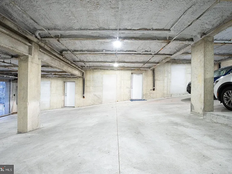 239 Lyceum Ave — Photo 35
