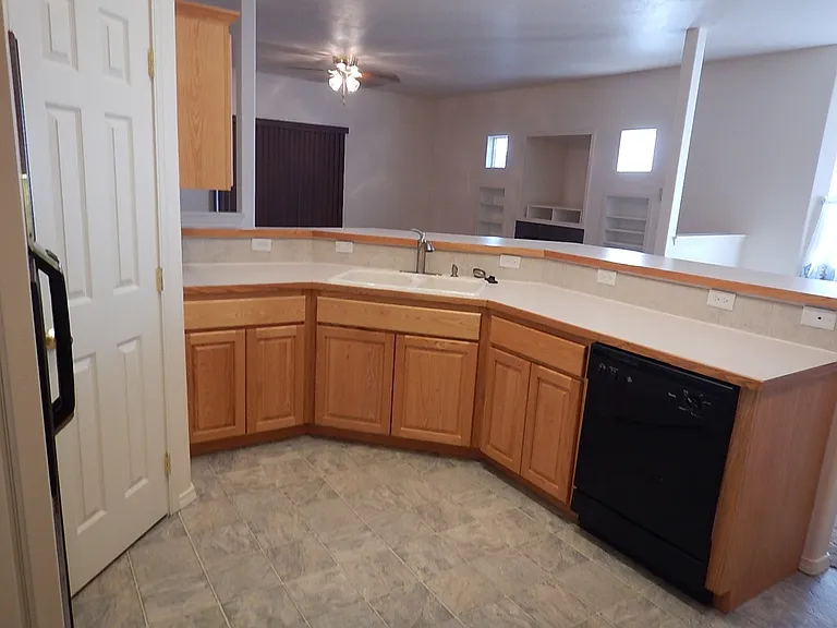 715 NE Fieldstone Ct — Photo 16