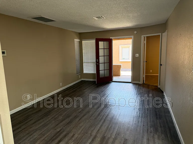 501 W Tonopah Dr #7 — Photo 5