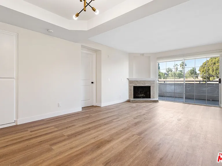 535 W 4th St #110 — Photo 52