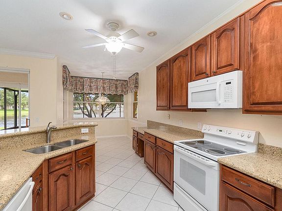 4th image of 740 Autumn Glen Dr