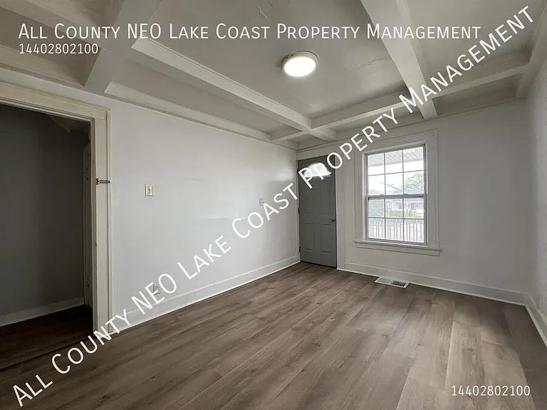 1127 W Erie Ave #1 — Photo 6