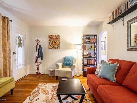 5th image of 2534 Clarendon Ave