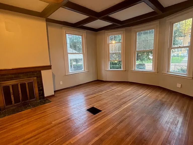 442 Farmington Ave — Photo 23