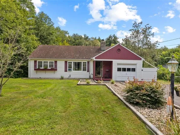 47 School Street, Avon, CT 06001