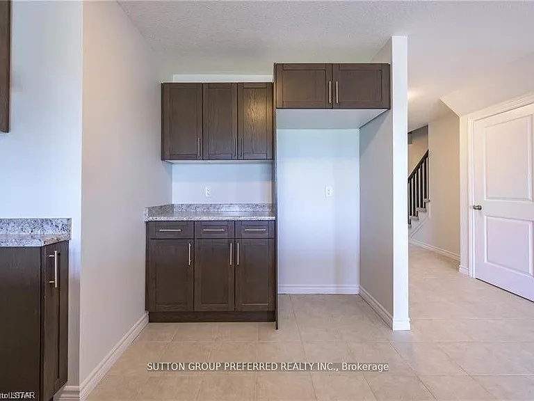 375 Kennington Way — Photo 15