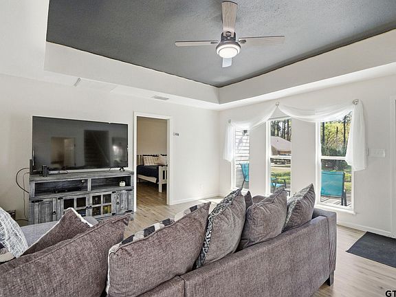 5th image of 194 Debra Dr