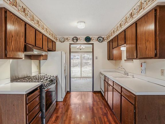4th image of 2540 Interlachen Dr