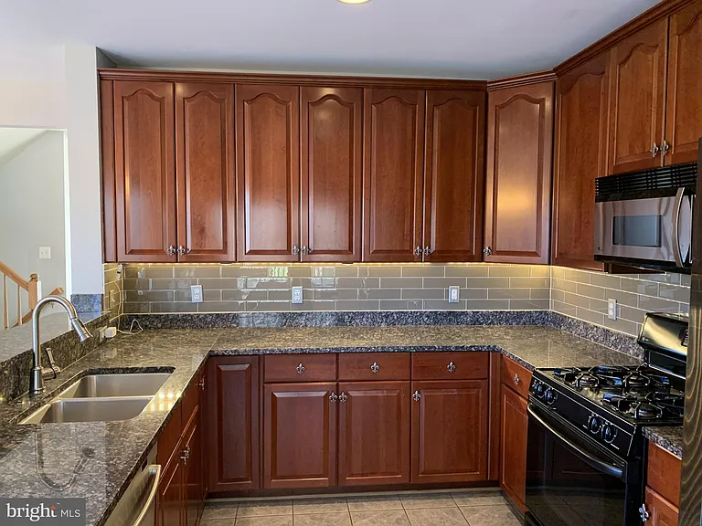 3384 Governors Crest Ct — Photo 15