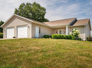 99 Sunset Dr, Caledonia, MN 55921