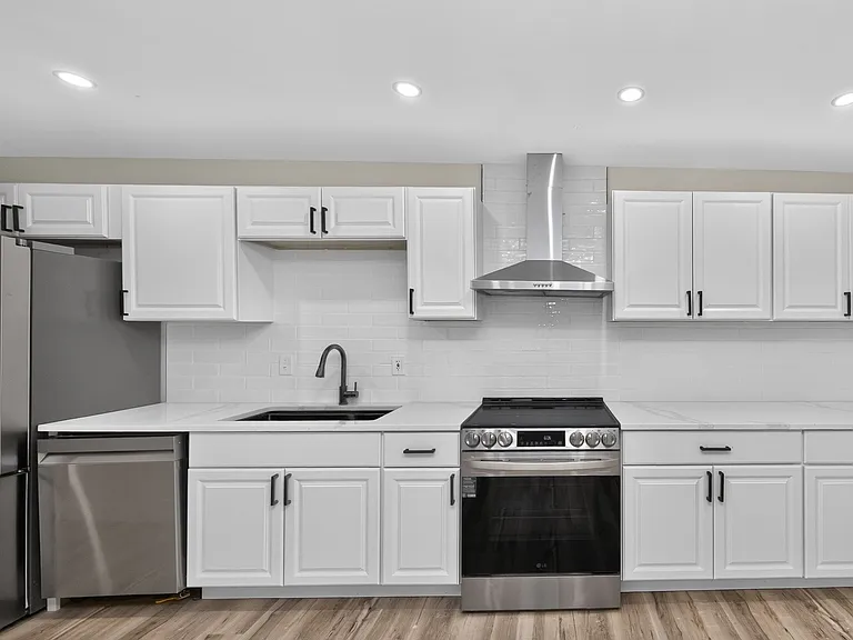861 W Galbraith Rd — Photo 8