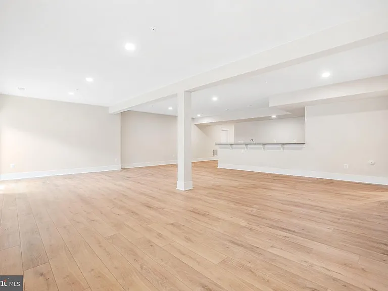 12321 Potomac Hunt Rd — Photo 57