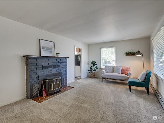 4th image of 1819 Bickford Avenue