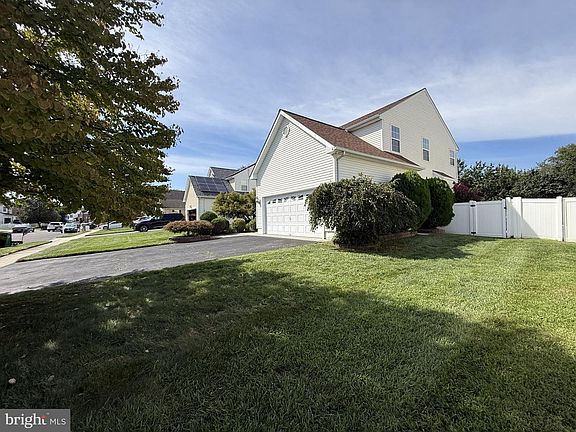 3rd image of 68 Concord Blvd