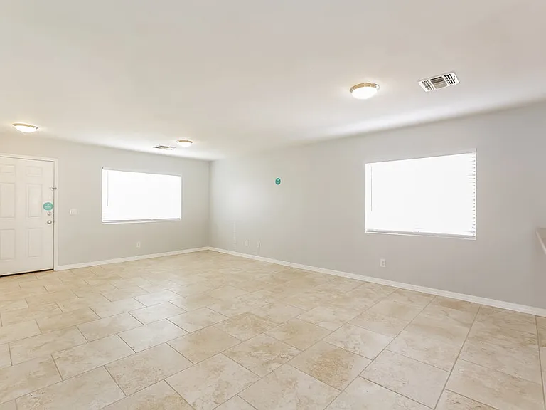 16224 W Pioneer St — Photo 5
