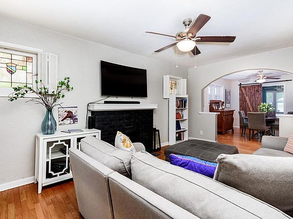 4th image of 3844 Burgen Ave