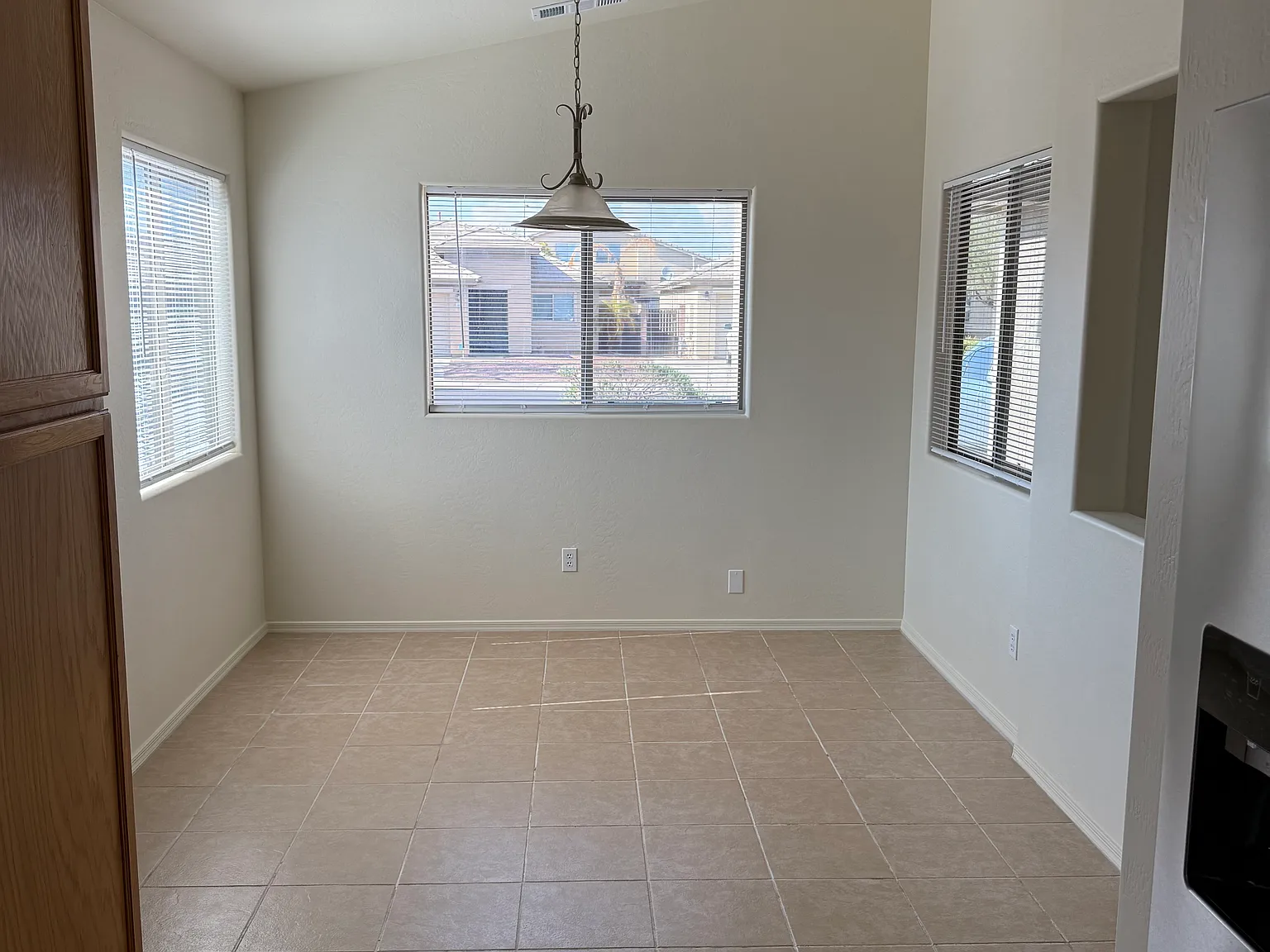 3 bed, 1319 sqft, $1,800 — Photo 4