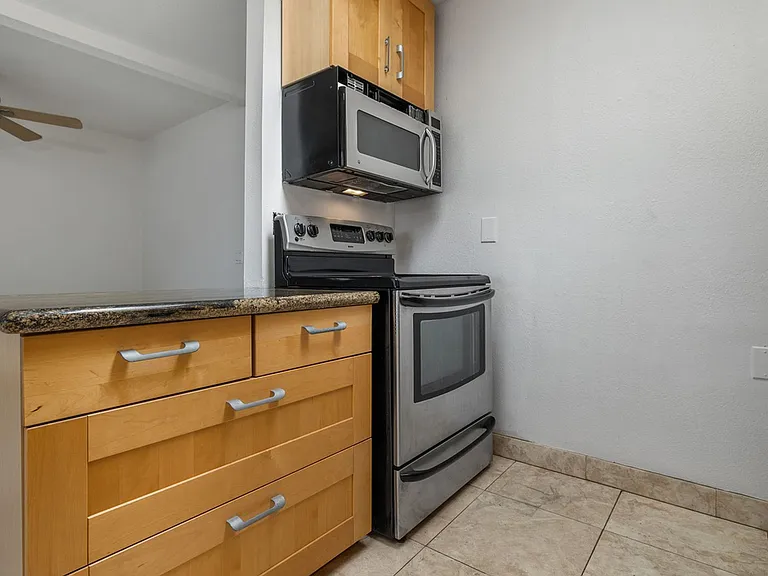 8308 Regents Rd — Photo 12
