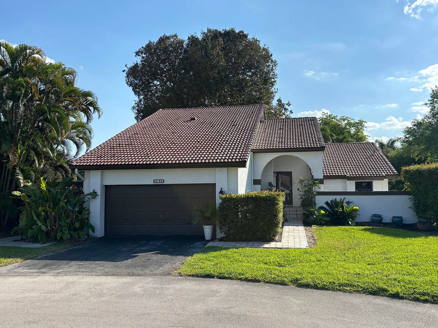 4 bed, 2.5 bath, 2276 sqft, $5,300 — Photo 2