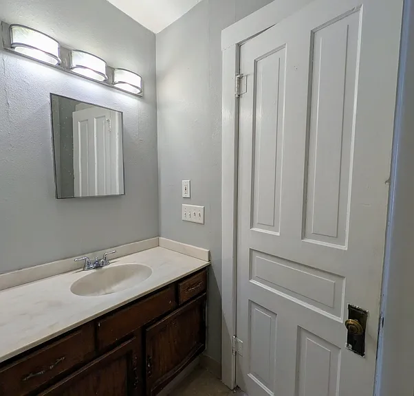924 N Capitol Ave #1 — Photo 7
