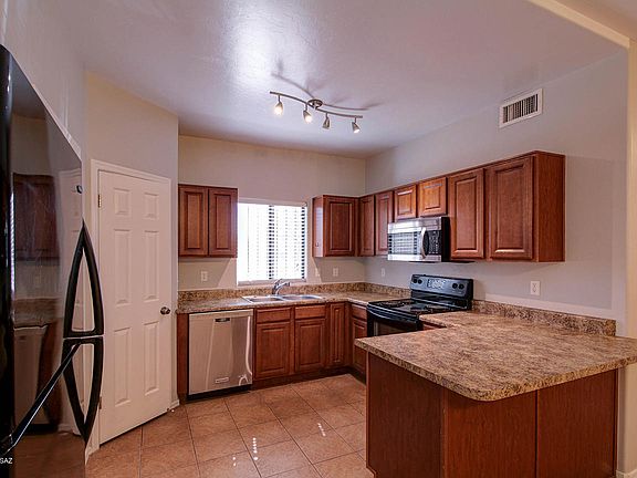 4th image of 3051 N Estrella Ave