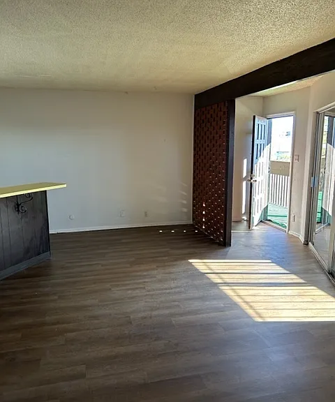 Huge Nob Hill 1 Bedroom w/ Garage, Storage, Ref. Air, & Updates — Photo 16