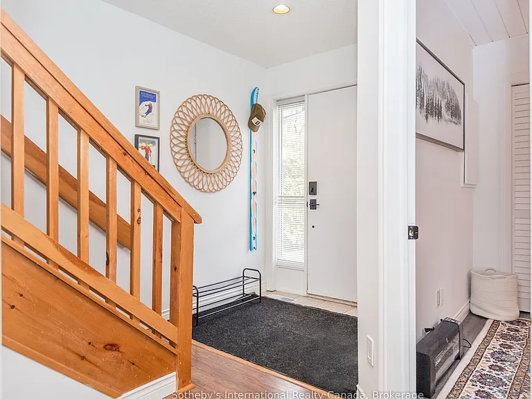 125 Fairway Cres #16 — Photo 4