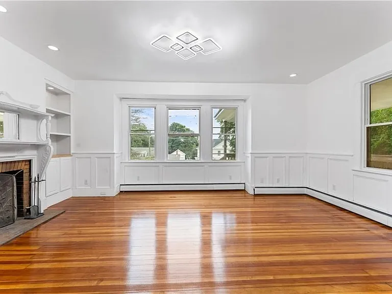 335 Blackstone St — Photo 4