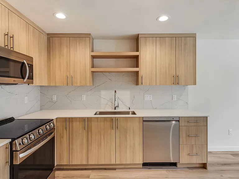 2826 S Walden St — Photo 4