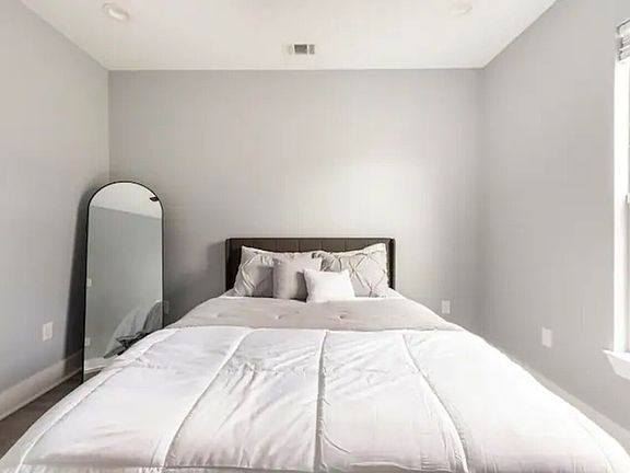 3rd image of 1026 Tricou St #2