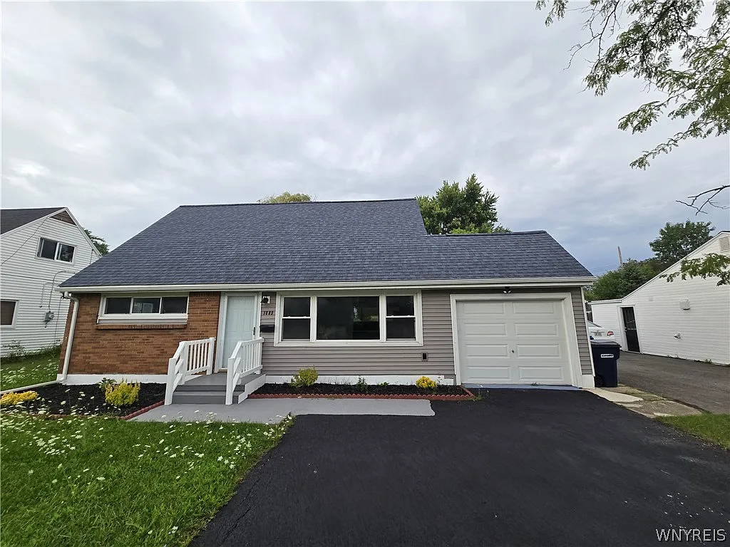 4 bed, 2.0 bath, 1287 sqft, $2,400 — Photo 1