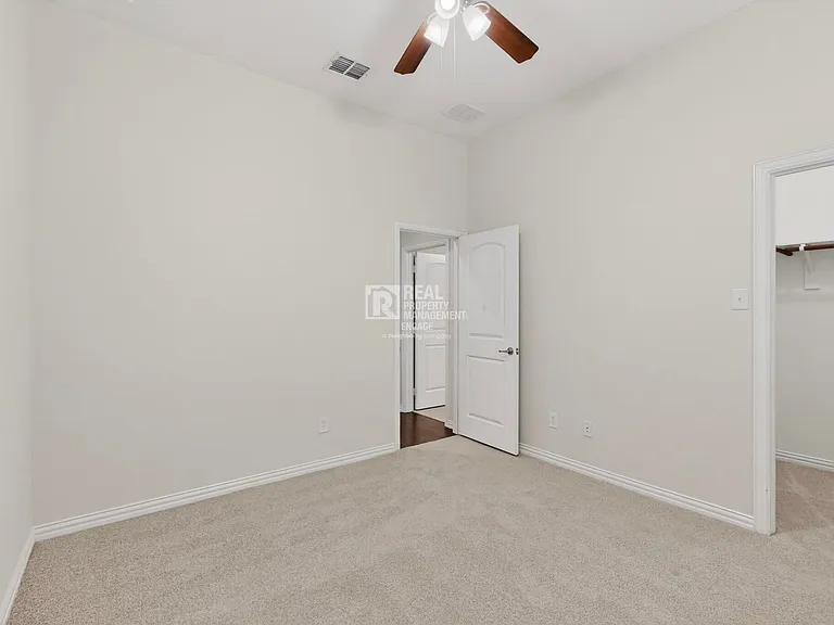 963 Cougar Dr — Photo 36