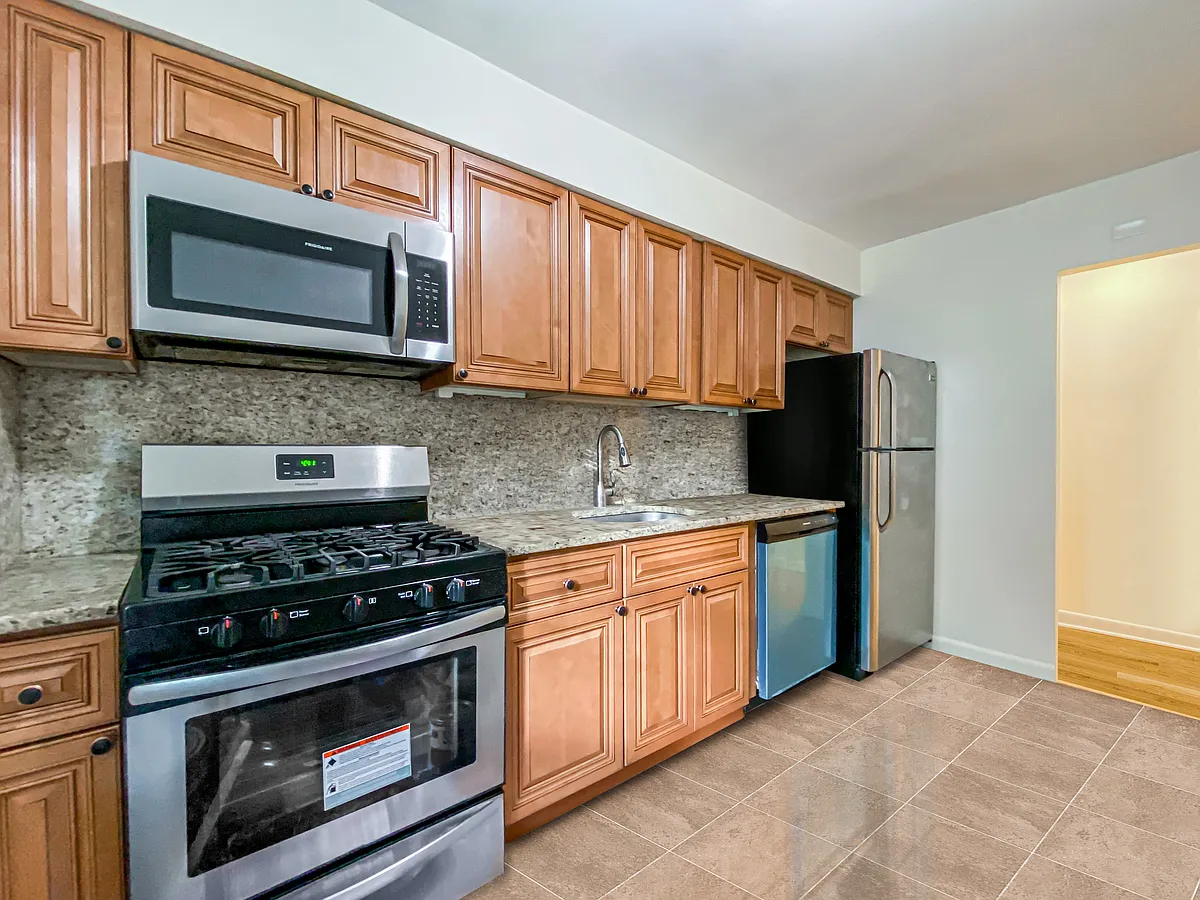 Building Photo - 597 Center St #B