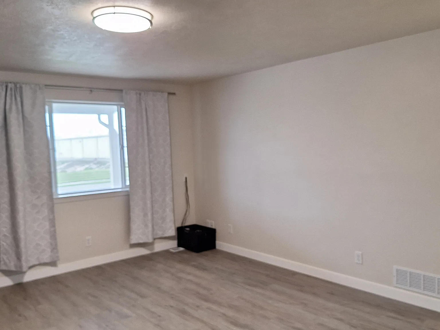 5 bed, 2800 sqft, $2,195 — Photo 3