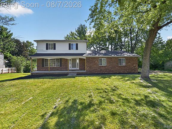 3rd image of 3461 Maple Dr