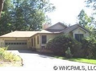 28 Buttons Dr, Hendersonville, NC 28739