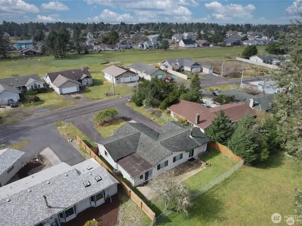 198 Octopus Avenue NE, Ocean Shores, WA 98569